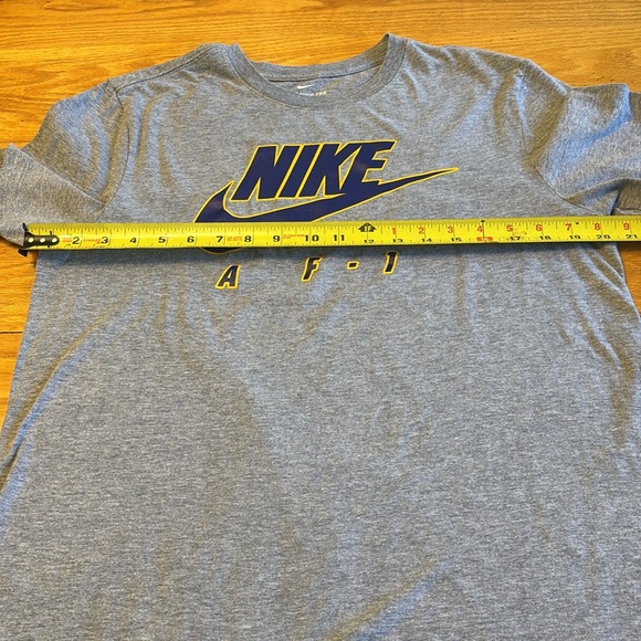 Men’s Nike Tee Shirt - Picture 3 of 7